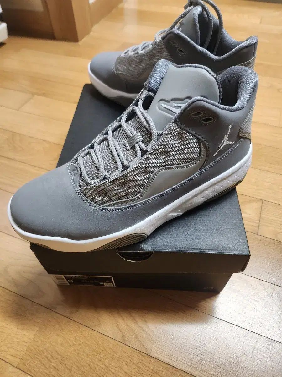 ナイキ 正規品 ジョーダン スニーカー 270