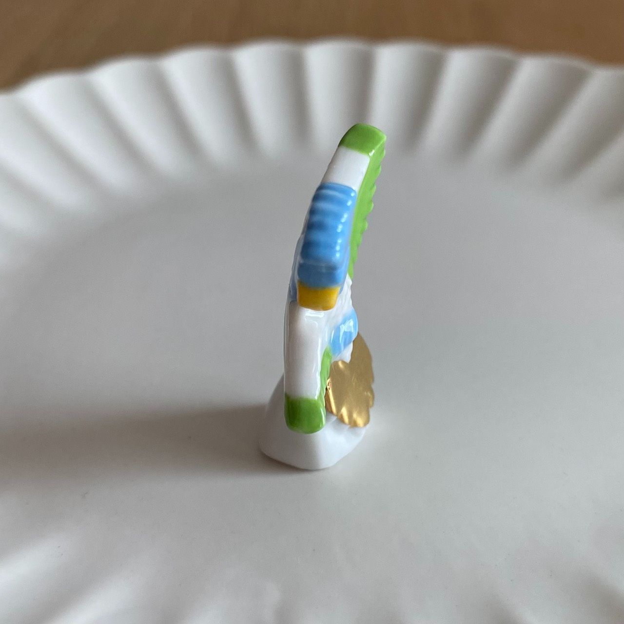 青い鳥のフェーブ／フランス雑貨／陶器ミニチュア／インコ／オウム