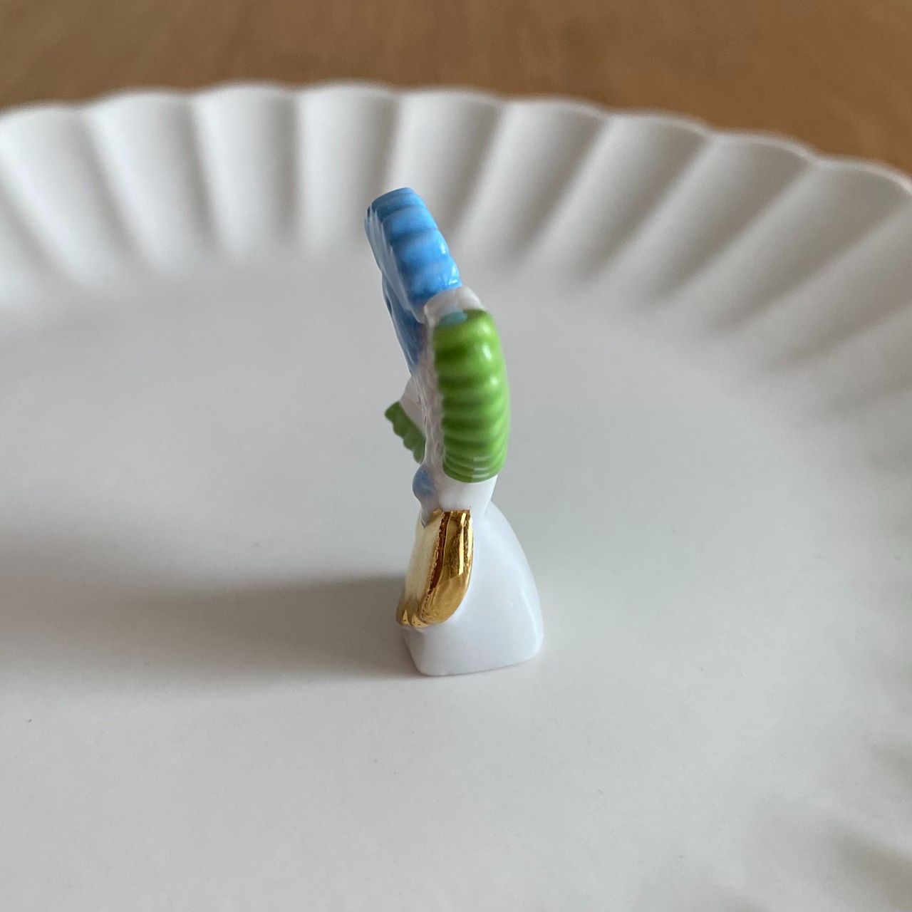 青い鳥のフェーブ／フランス雑貨／陶器ミニチュア／インコ／オウム