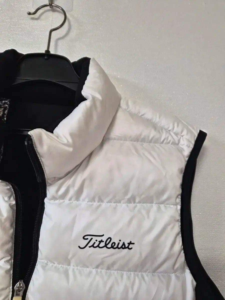 タイトリスト 白 ダウン ベスト 100