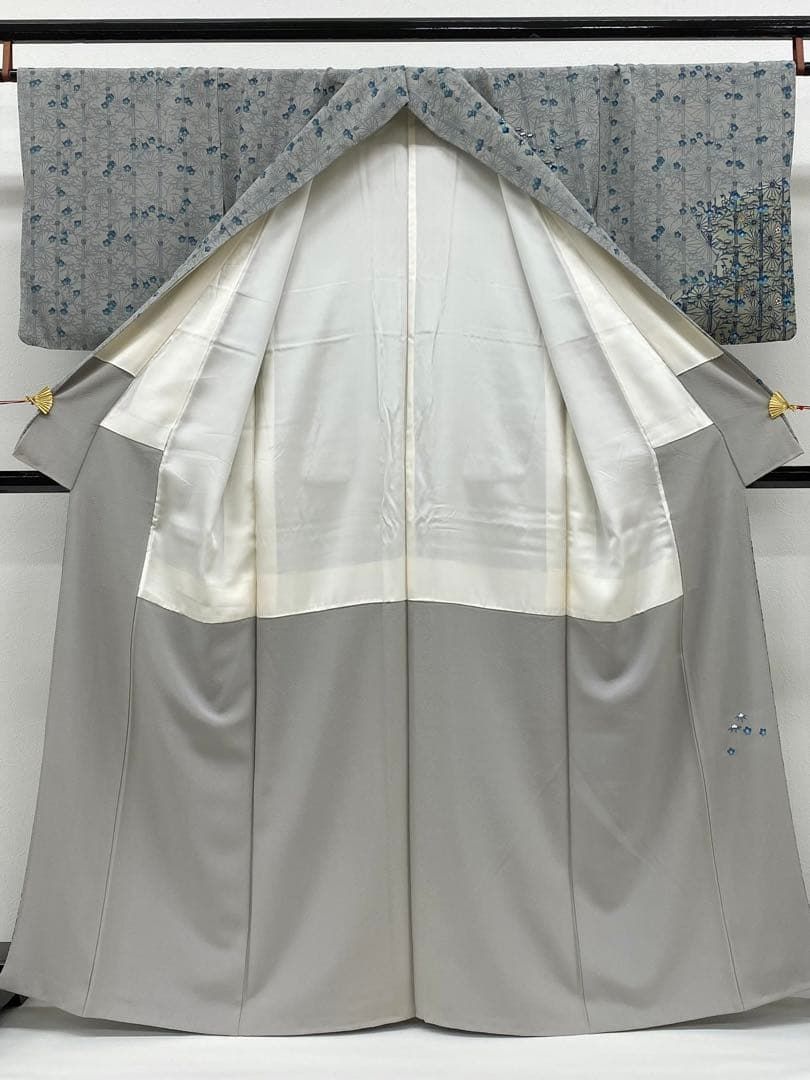 十五代宗家 城間栄順 紅型訪問着 落款入 梅 竹笹 正絹 色紙付き 十五代宗家 城間栄順 紅型訪問着 落款入 梅 竹笹 正絹 色紙付き - メルカリ