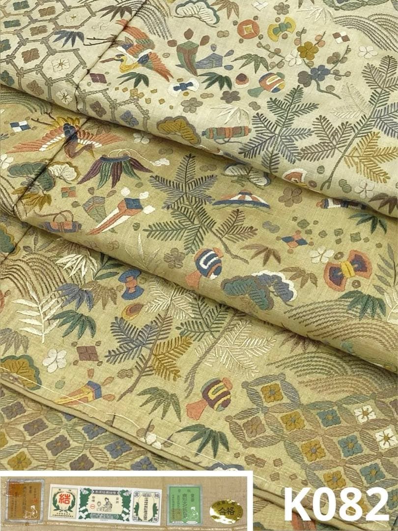 重要無形文化財指定 本場結城紬 総刺繍 七宝繋ぎ 宝尽くし 鶴 正絹 躾糸付き 重要無形文化財指定 本場結城紬 総刺繍 七宝繋ぎ 宝尽くし 鶴 正絹 躾