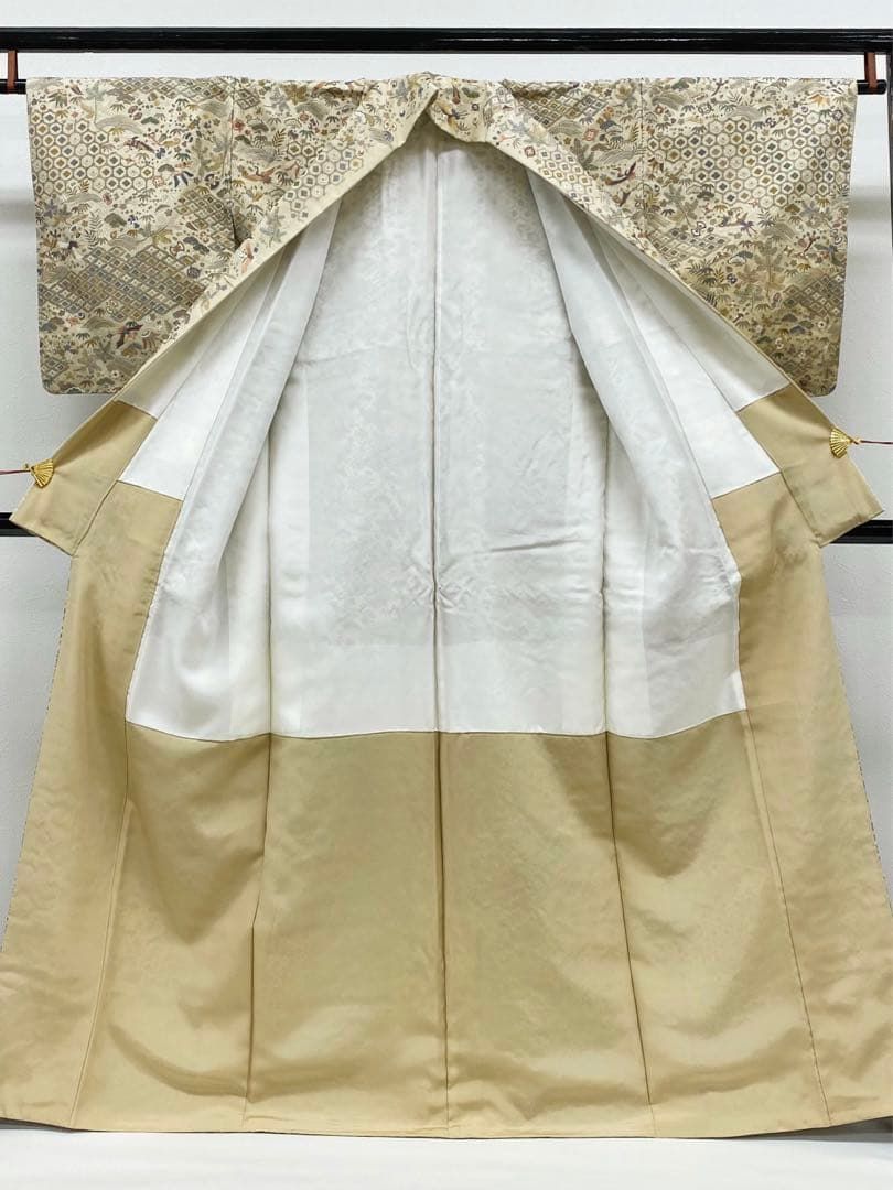 重要無形文化財指定 本場結城紬 総刺繍 七宝繋ぎ 宝尽くし 鶴 正絹 躾