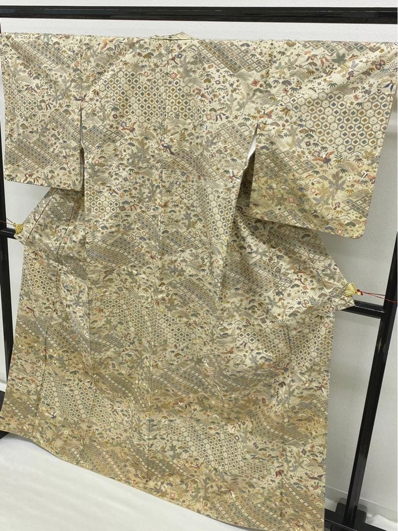 重要無形文化財指定 本場結城紬 総刺繍 七宝繋ぎ 宝尽くし 鶴 正絹 躾 