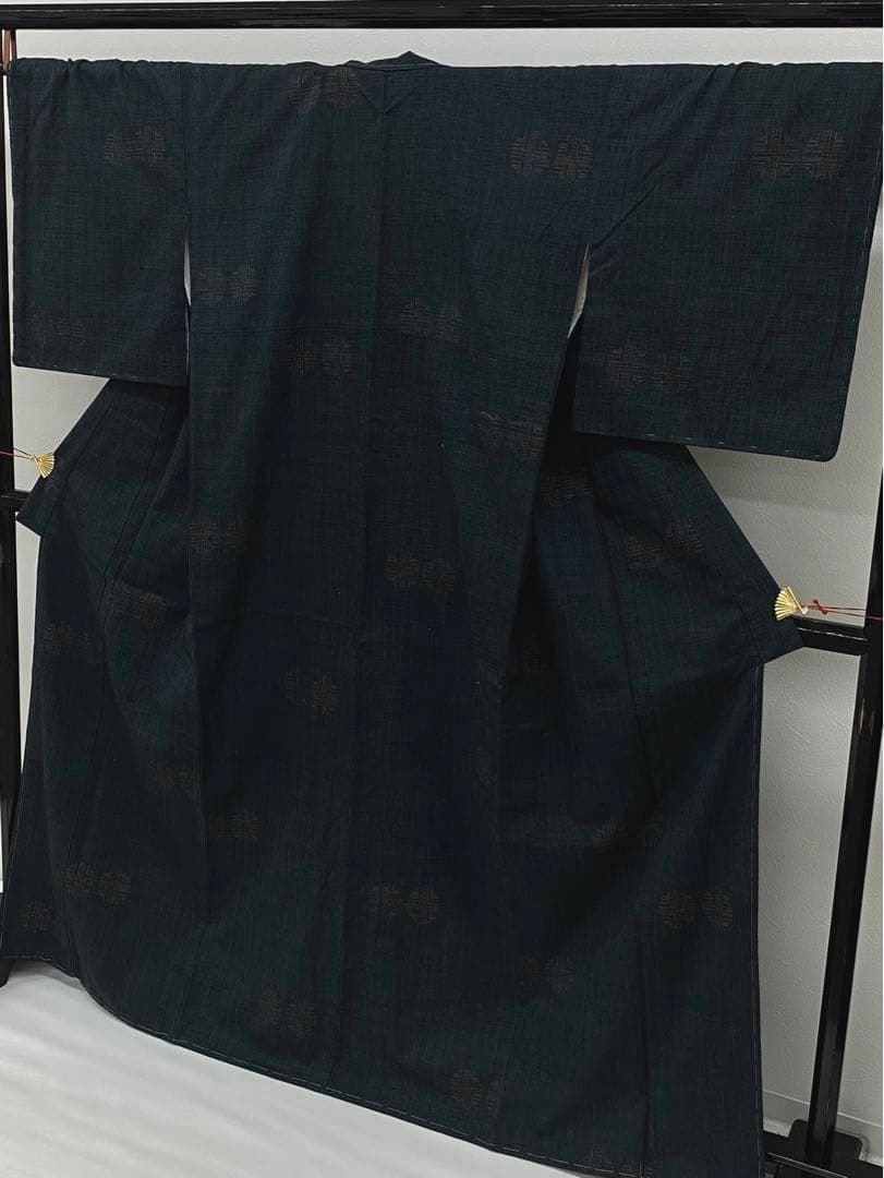 重要無形文化財指定 本場結城紬 80亀甲 奥順謹製 正絹 躾糸付き - メルカリ