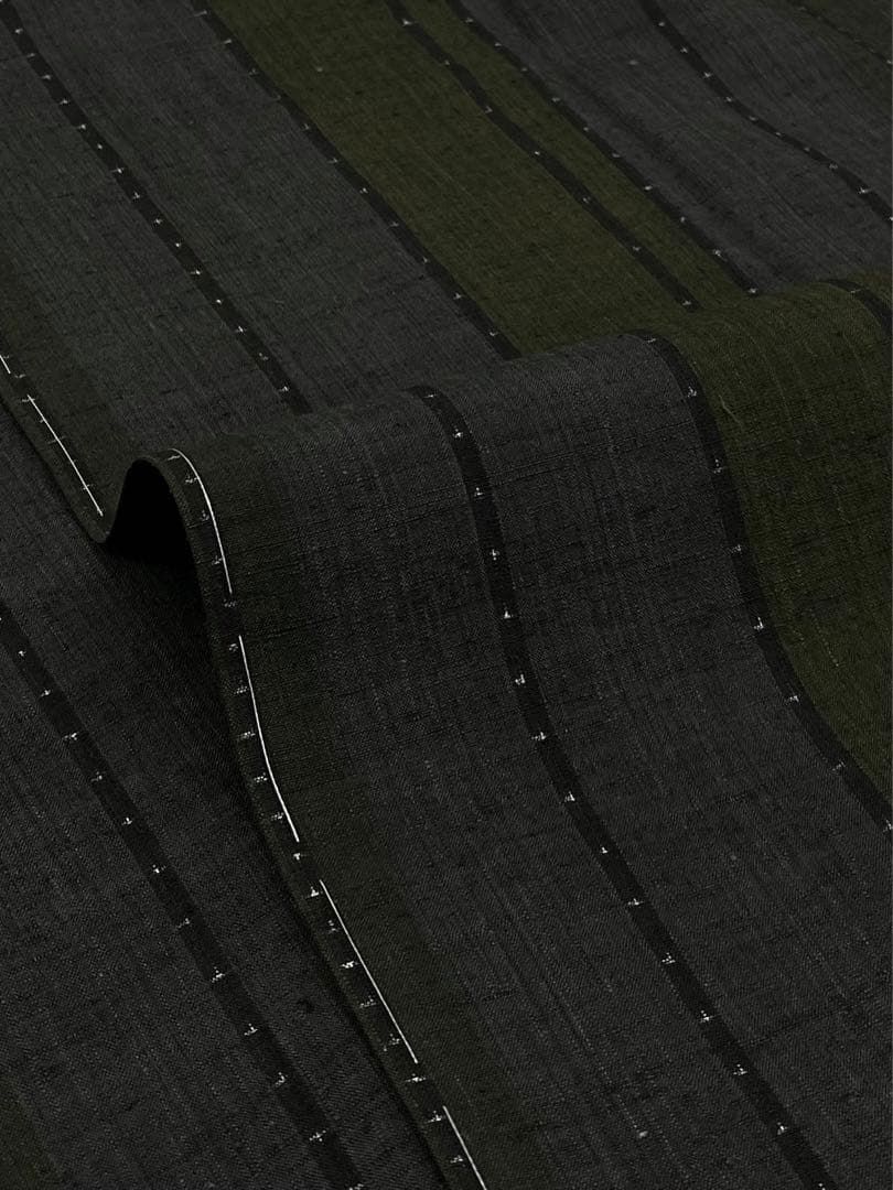 重要無形文化財指定 本場結城紬 縦縞 正絹 躾糸付き 証紙付き 黒緑色 重要無形文化財指定 本場結城紬 縦縞 正絹 躾糸付き 証紙付き 黒緑色