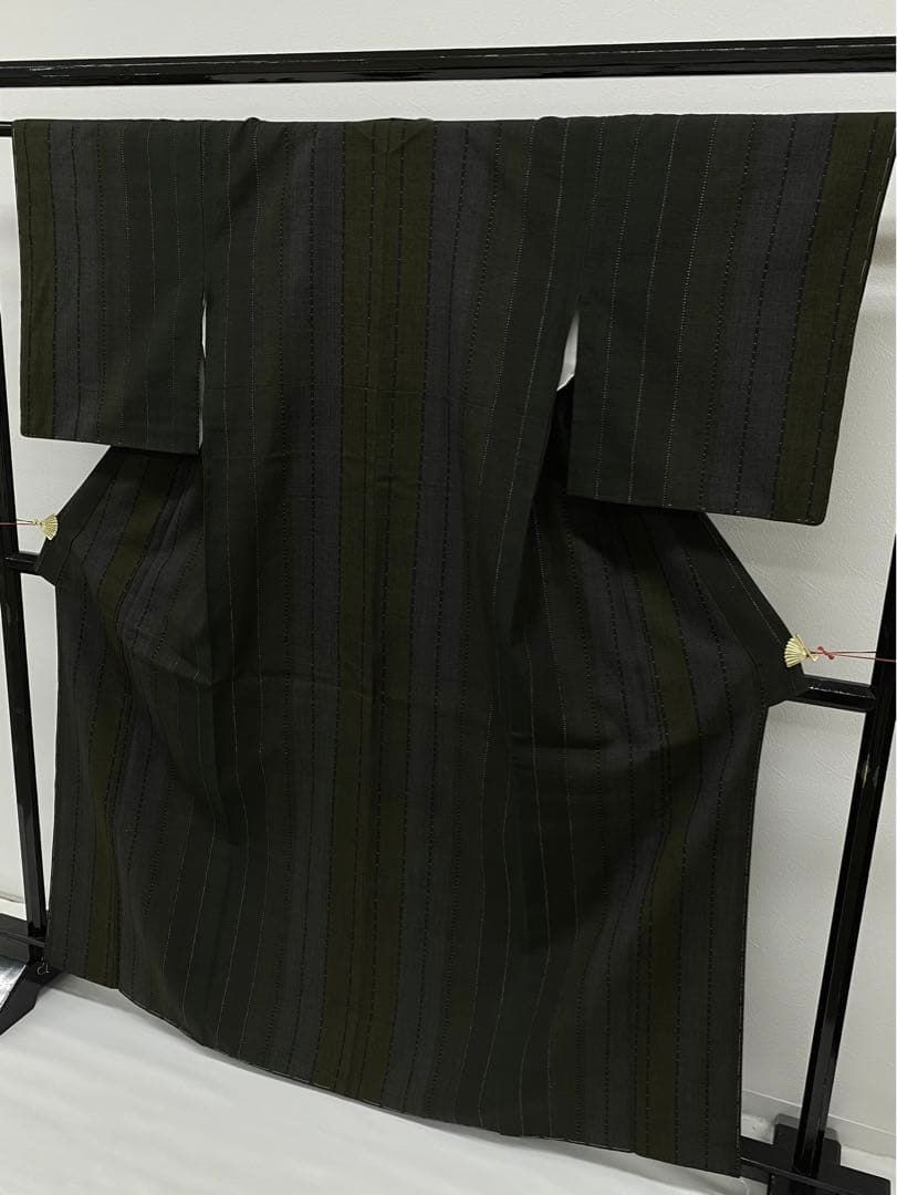 重要無形文化財指定 本場結城紬 縦縞 正絹 躾糸付き 証紙付き 黒緑色 