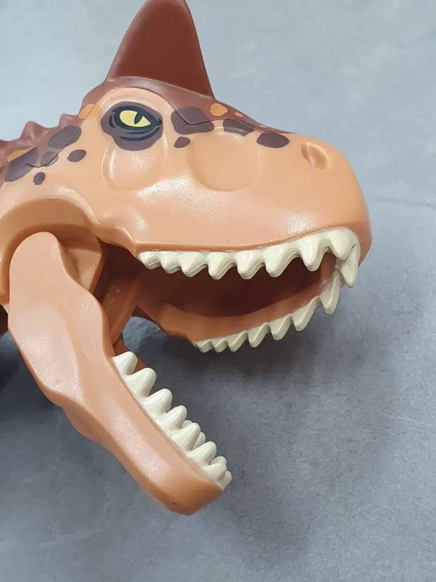 LEGO 쥬라기 카르노타ウルス cran 01