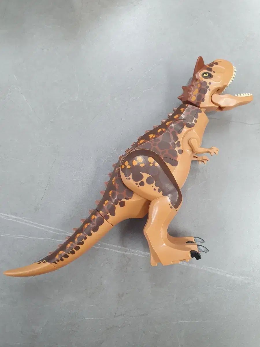 LEGO 쥬라기 카르노타ウルス cran01