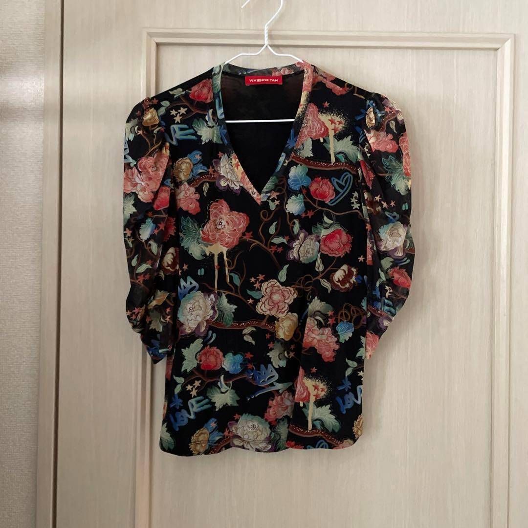 90 ヴィヴィアンタム vivien tam パワーネット 花柄 フラワー ブラウス シャツ お呼ばれ デート オフィスカジュアル 食事会 チャイナ 総柄 赤 RED レッド 朱色
