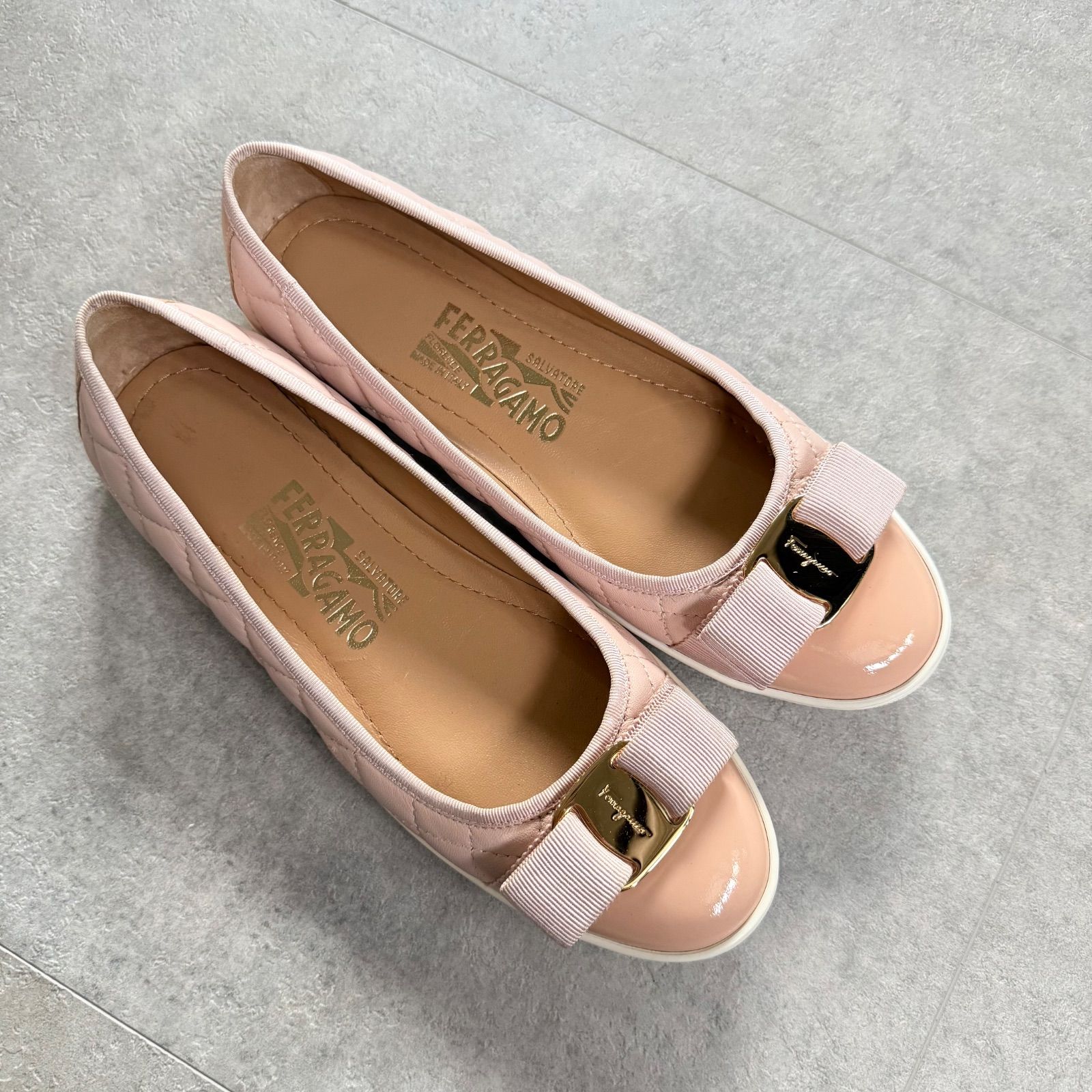 SalvatoreFerragamo サルヴァトーレ フェラガモ ヴァラリボン キルティング レザー スニーカー フラットシューズ ピンク ゴールド金具 6M 23.5cm レディース靴