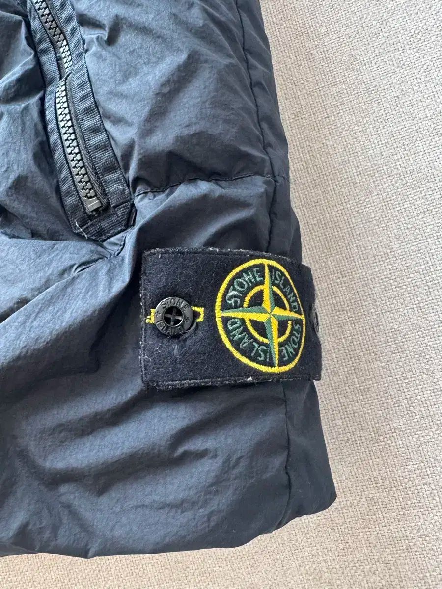 L ストーンアイランド クリンクルレップス ダウン ベスト ダークネイビー