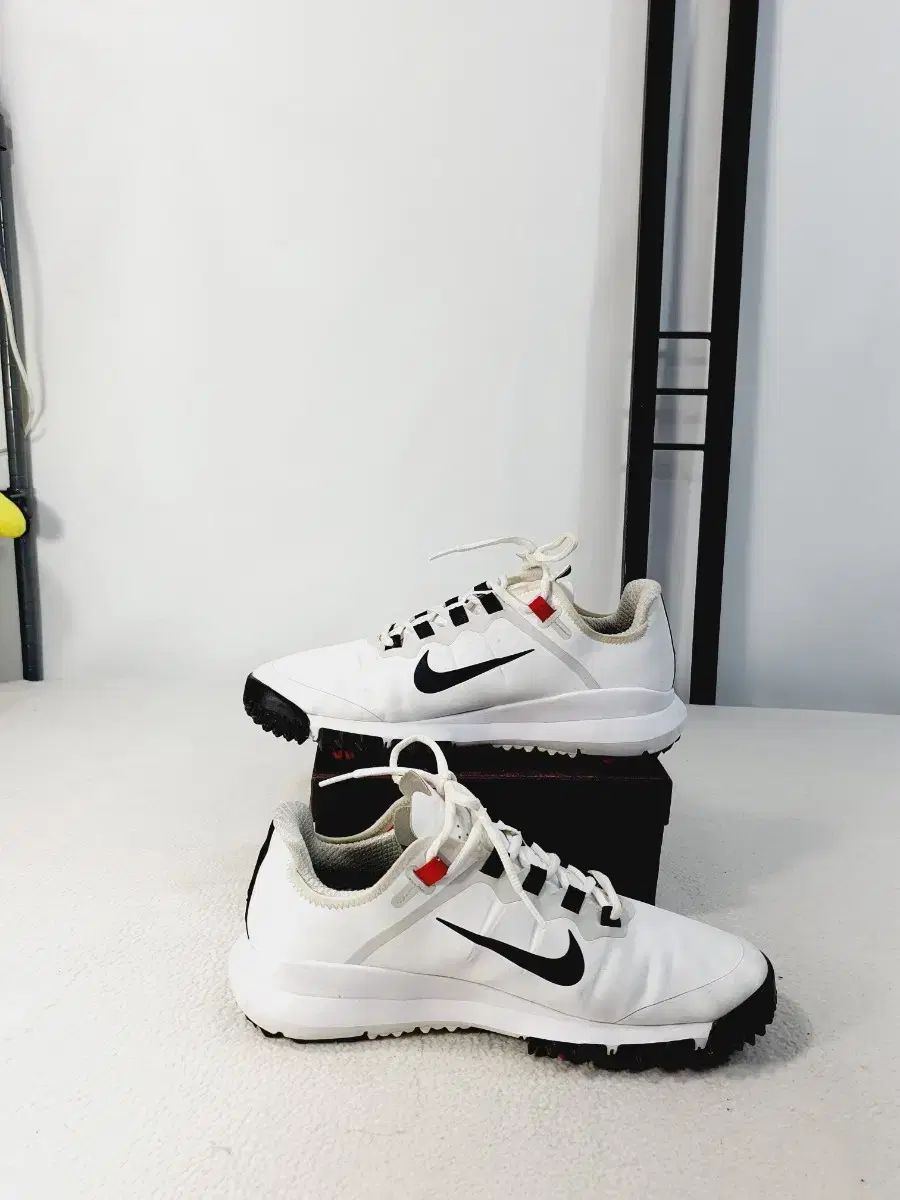 TW13　タイガーウッズ　スパイクレス　26cm 新品 TW13 タイガーウッズ スパイクレス 26cm 新品 NIKE(ナイキ) スパイク