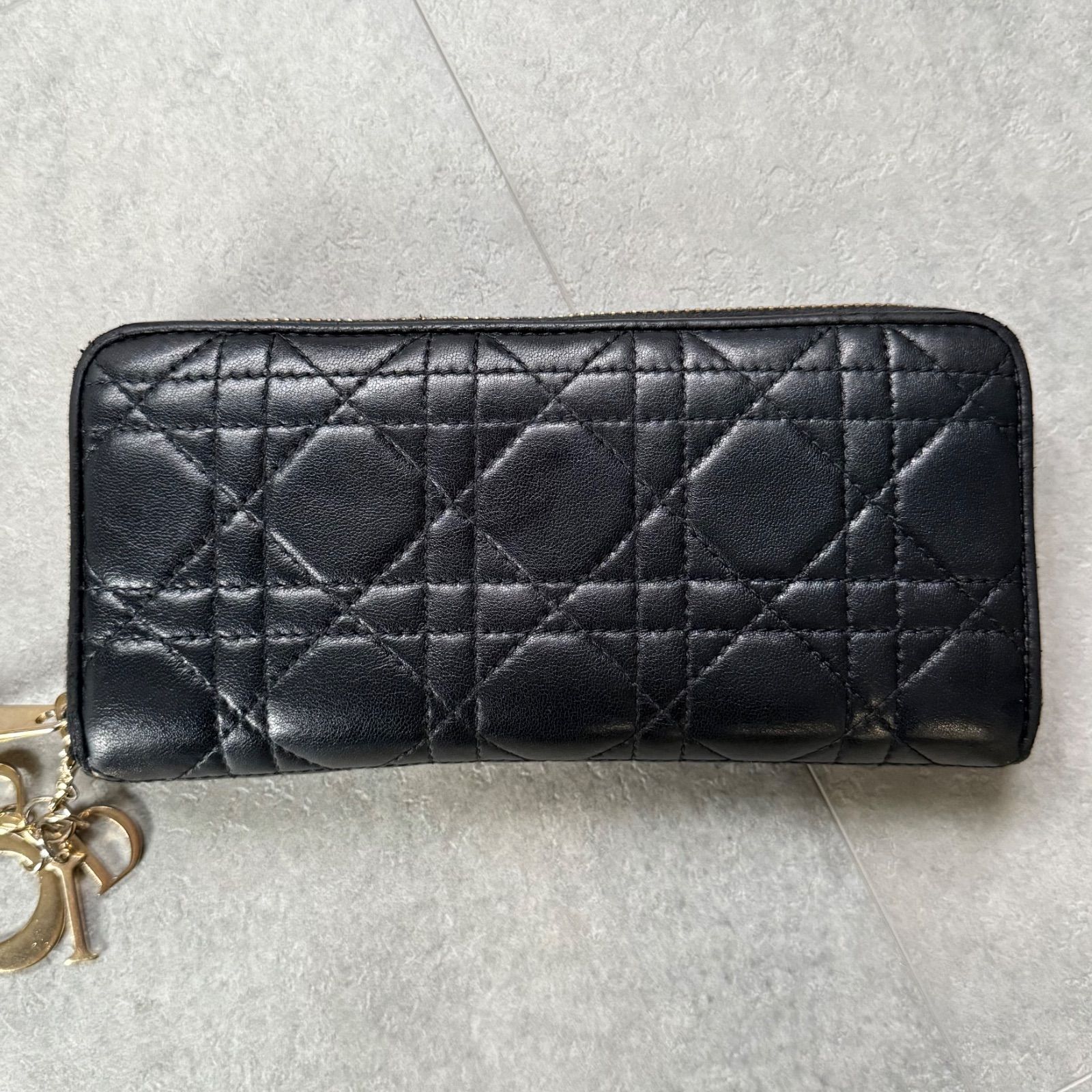 ディオール　三つ折り財布　カナージュ　チャーム　ブラック　ラムレザー 大人気】ディオール 三つ折り財布 カナージュ チャーム ラムレザー