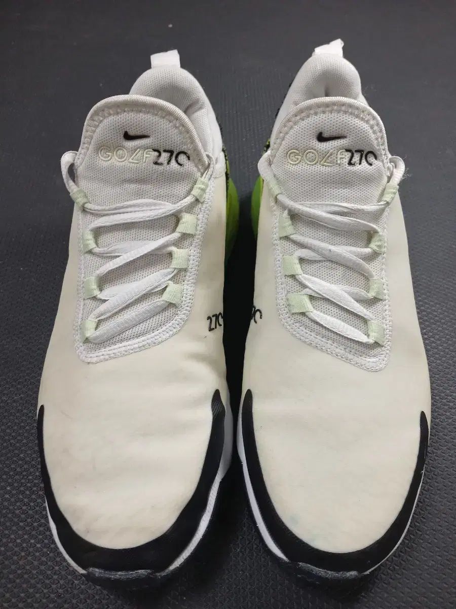 ゴルフシューズ アイボリー