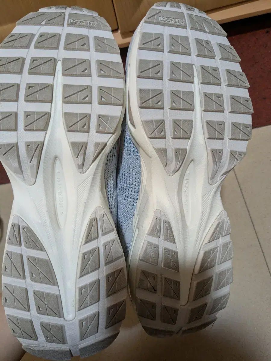 トレッキングシューズ 登山靴