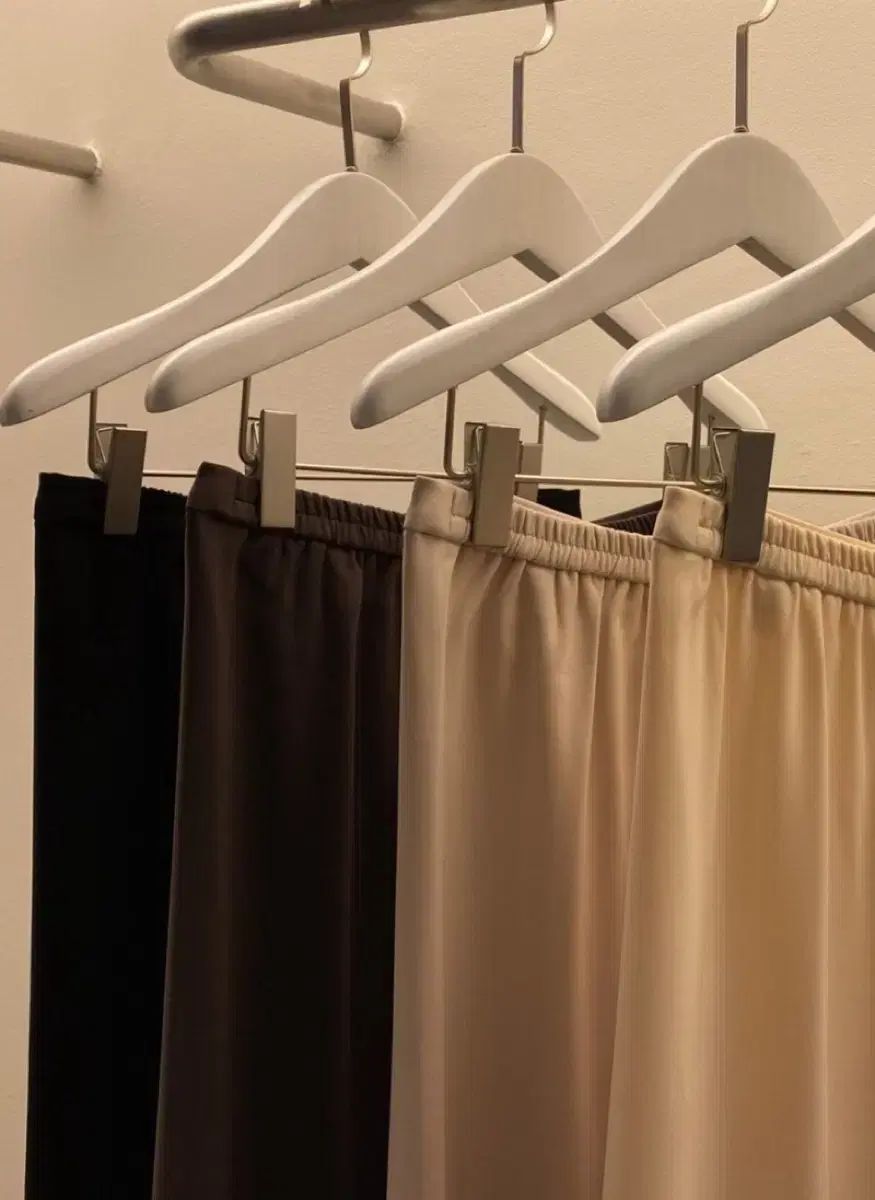 スラックス シルキー