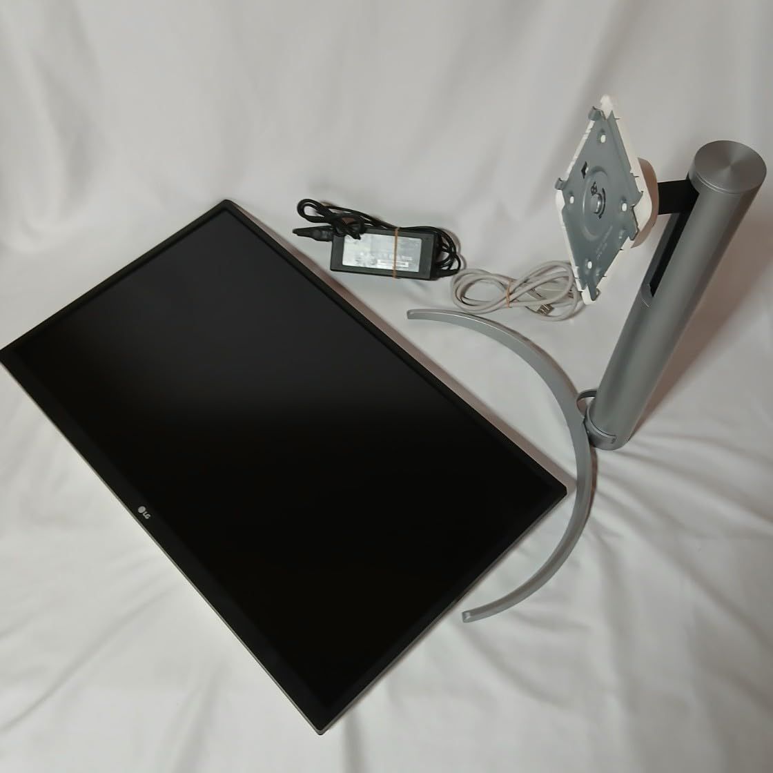 No.4002 LG モニター ディスプレイ 27UP550-W 27インチ|4K|HDR|IPS非光沢|USB Type-C HDMI×2 DisplayPort|FreeSync|高さ調節 ピボット対応