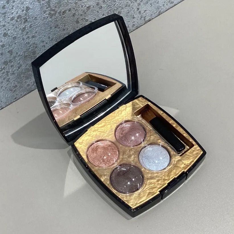 新品未使用　シャネルレキャトルオンブル　ビザンス　328 パリュール　クリスタル 9/1発売！シャネルの限定パレット「レ キャトル オンブル