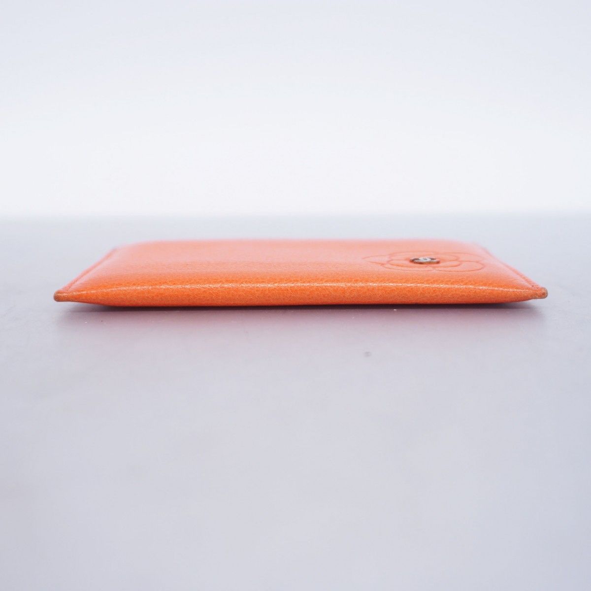 5me5413 シャネル カードケース カメリア レザー オレンジ シルバー金具 レディース