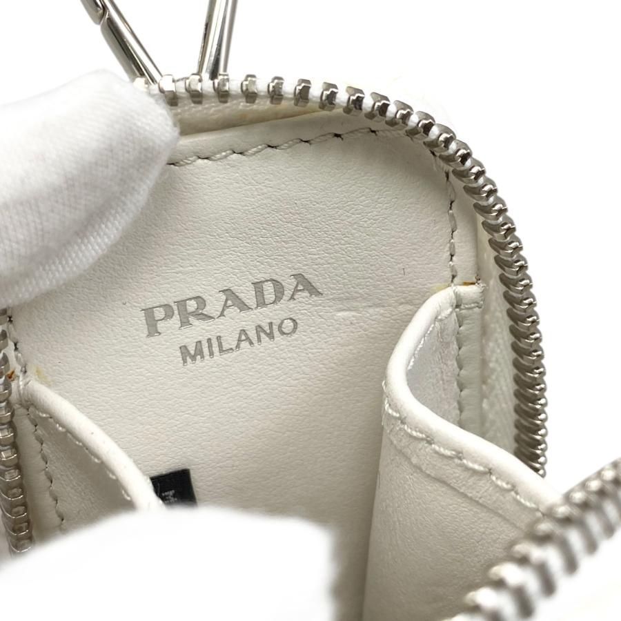 シルバー金具 PRADA