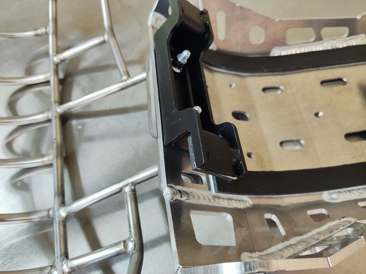 チャンバーガード エンジンガード