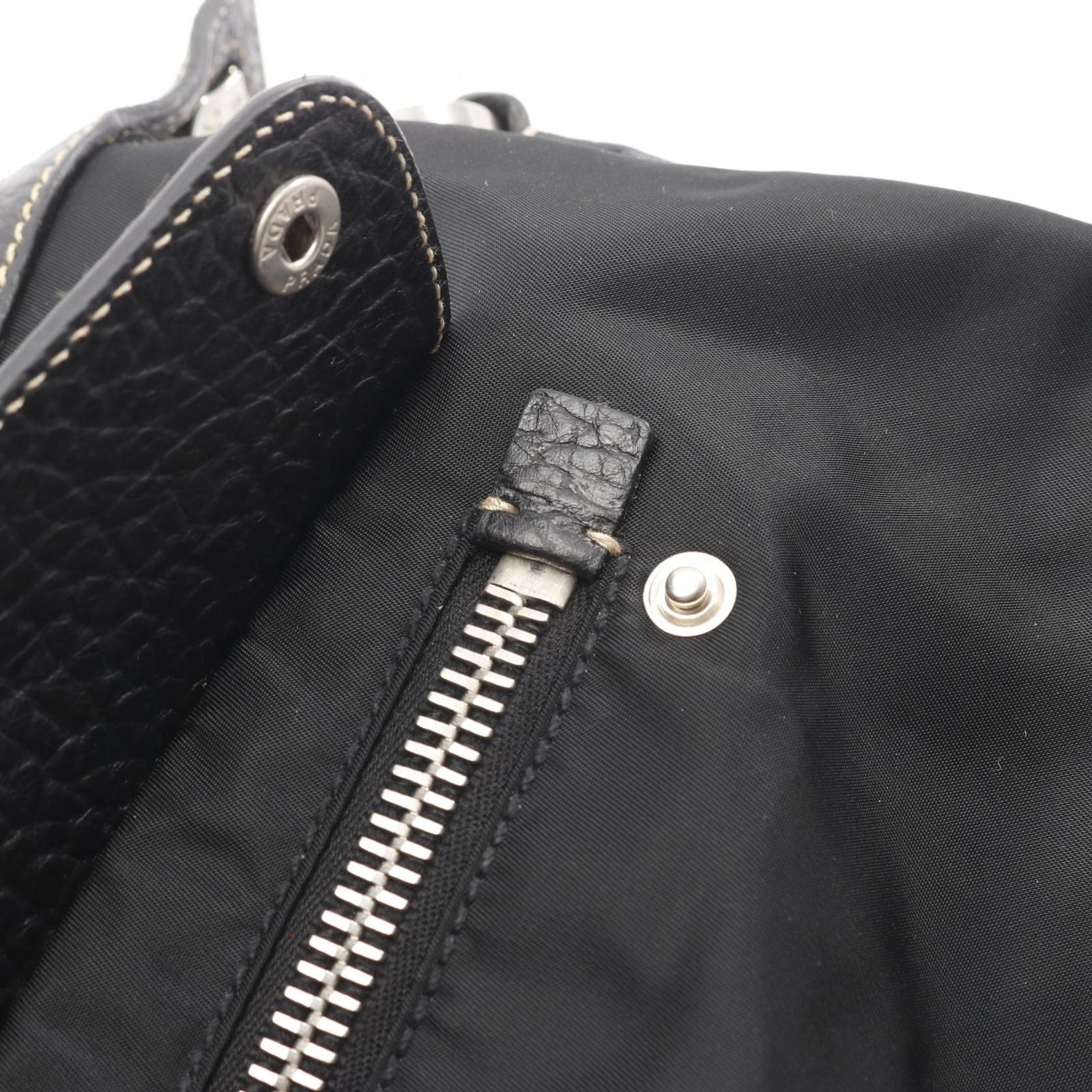 ナイロン レザー