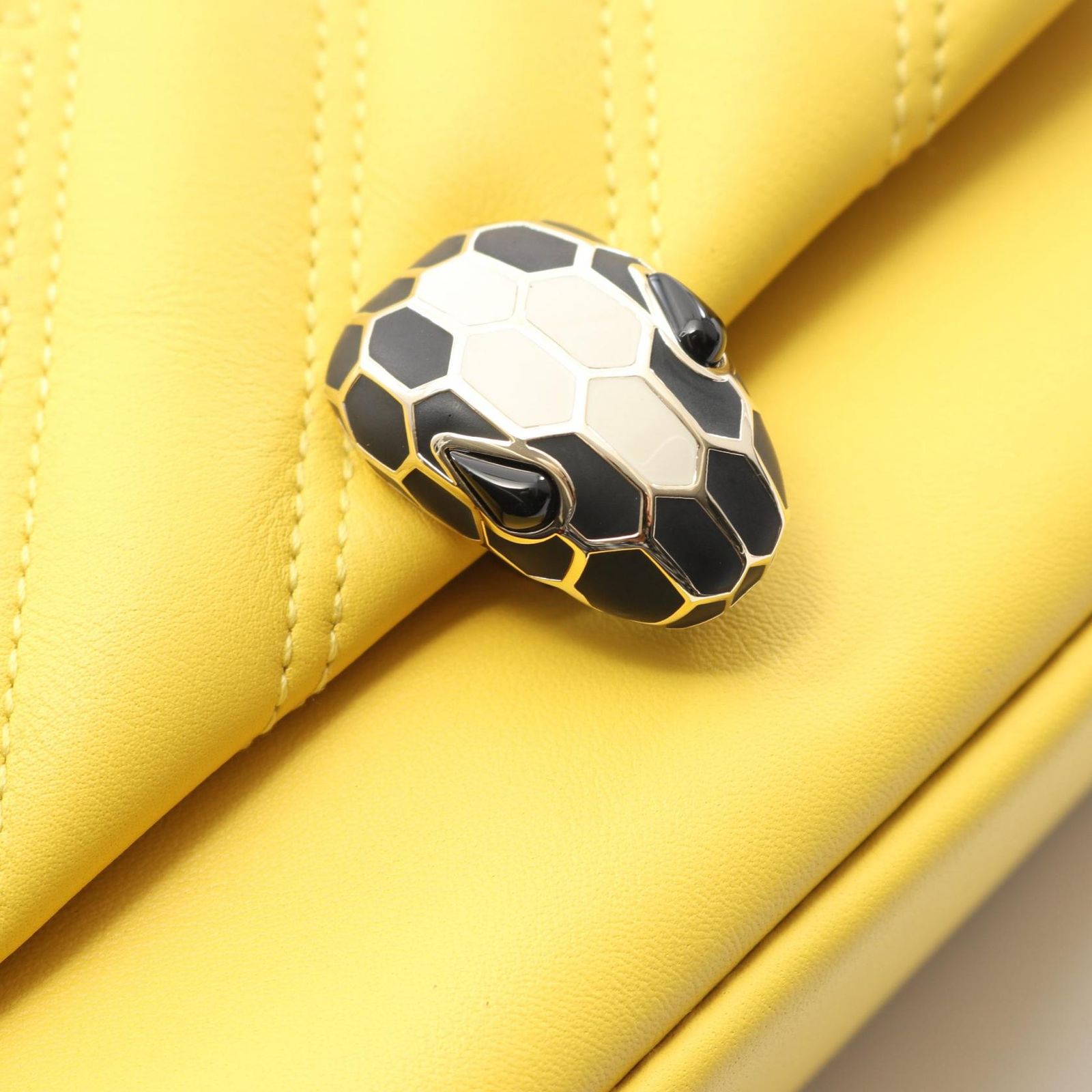 イエロー レザー