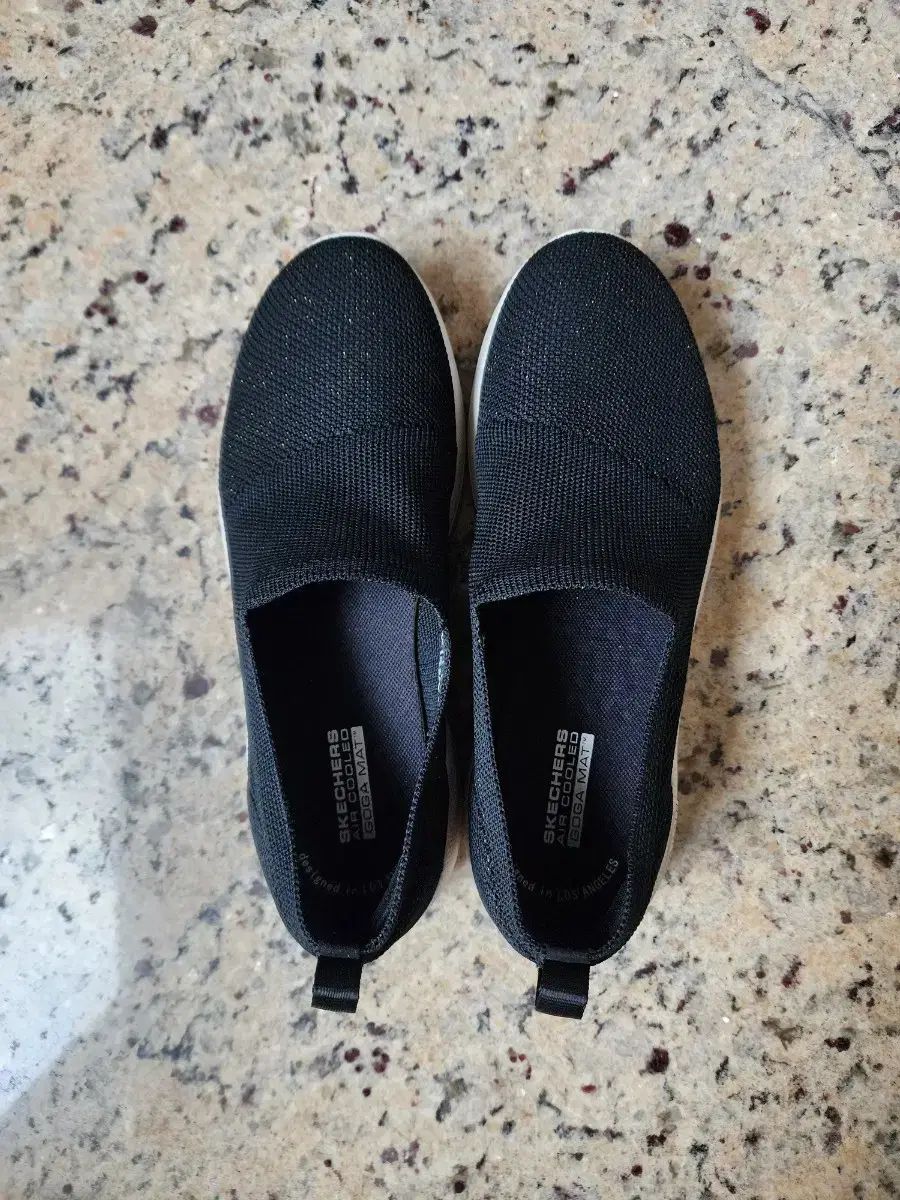 スケッチャーズ ゴー マット ブラック スリッポン 230