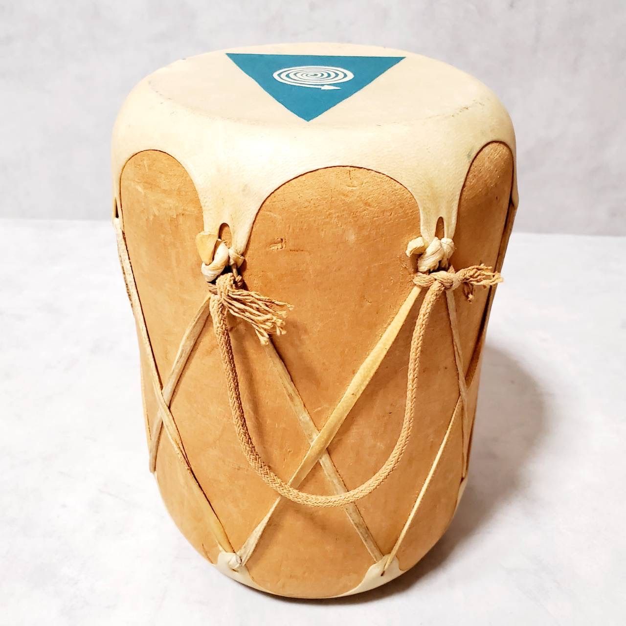 ネイティブアメリカン 民族太鼓 ドラム 本革 手作り 天然木 インディアン 楽器 祭り 儀式 祈り用 ディスプレイ インテリア 民族楽器