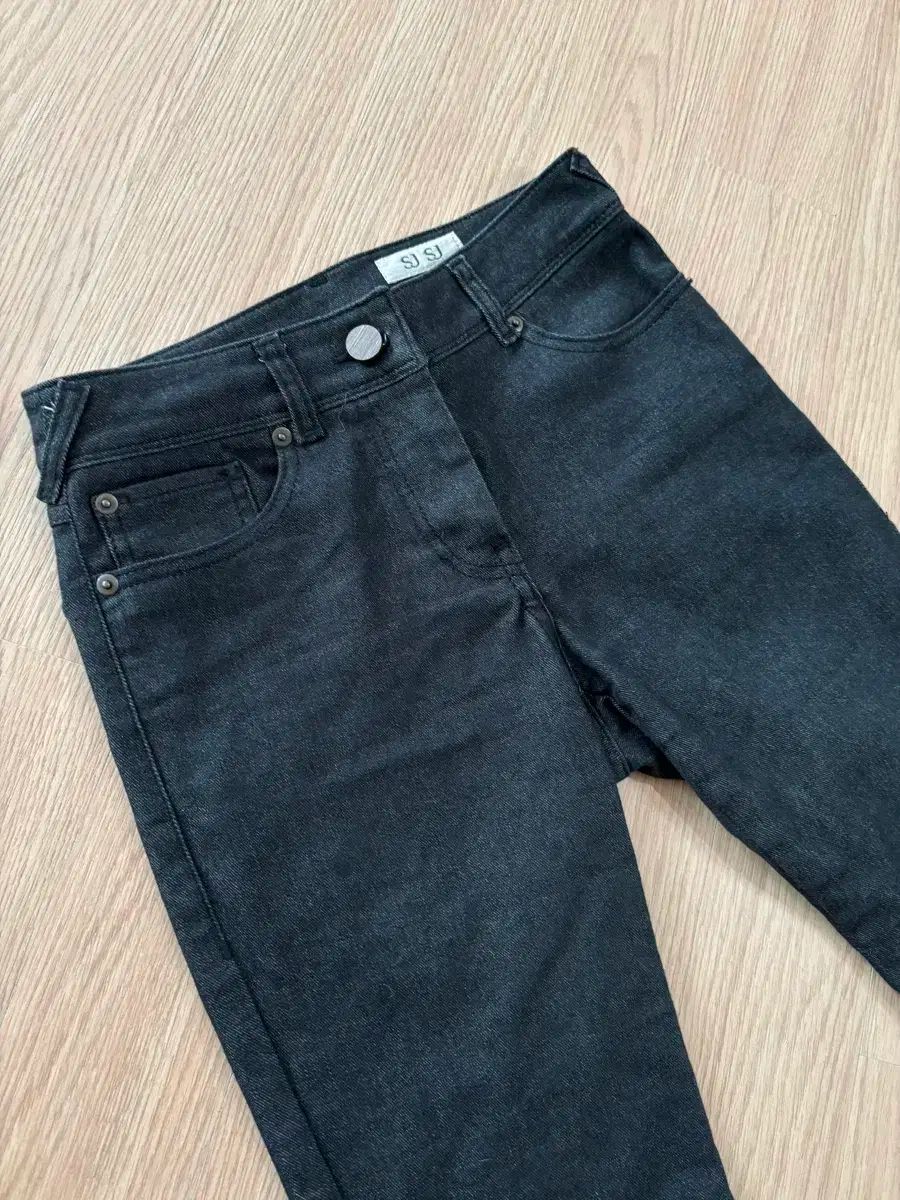 SJSJ 흑청 デニム ジーンズ パンツ マネールック 通勤ルック ストレート ストレートデニム DECORATOM_COM_BR
