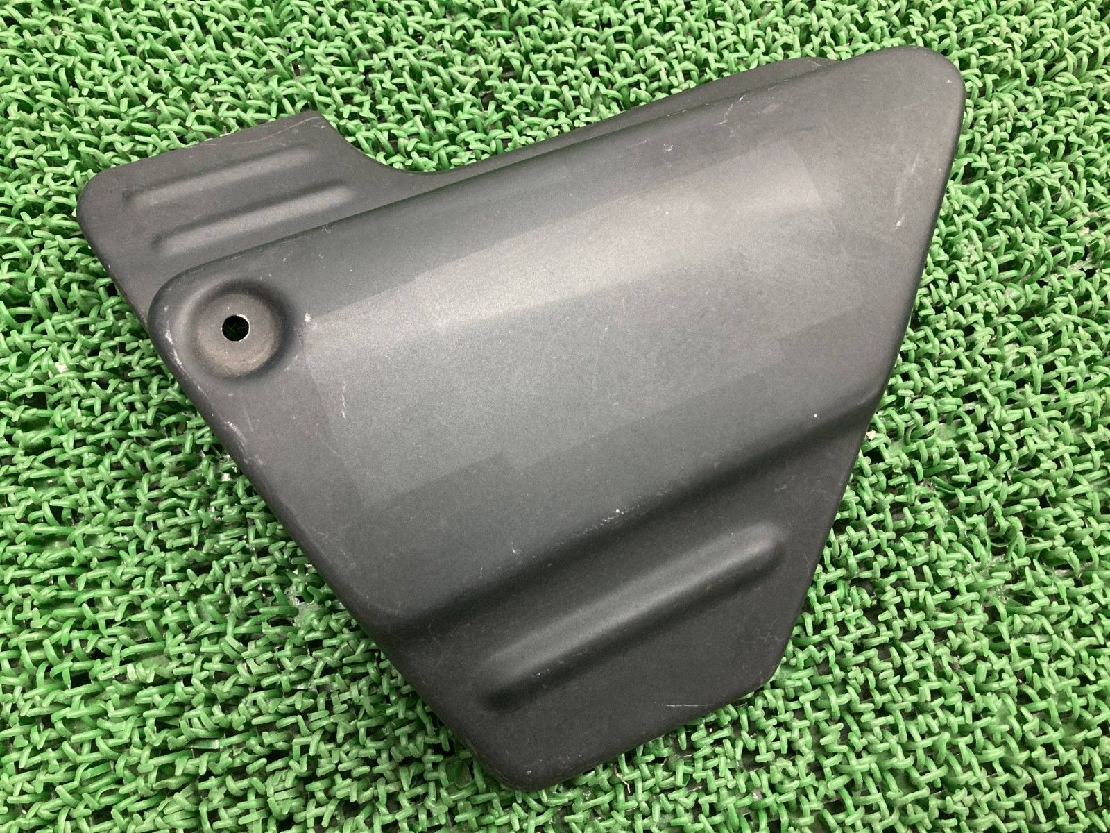 XJR400 サイドカバー 左 黒 ヤマハ 純正 バイク 部品 4HM コケキズ無し 品薄 品 車検 Genuine Pr