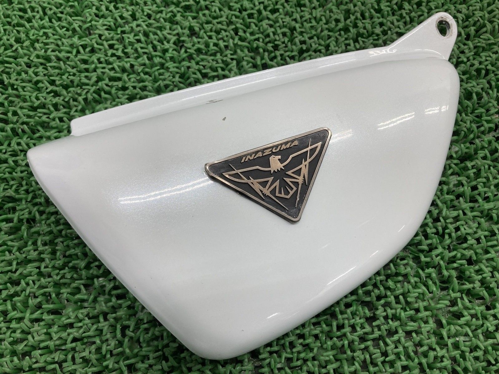イナズマ400 サイドカバー 左 パール 03F スズキ 純正 GK7BA エンブレム付き イナズマ1200にも 修復素材に コケキズ無し Sg