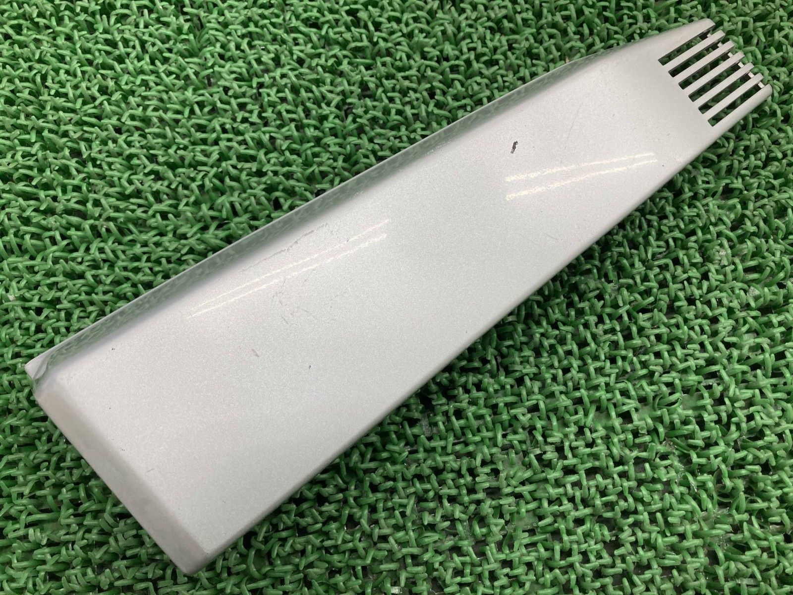 GSX1100Sカタナ サイドカバー 左 銀 49300 スズキ 純正 バイク 部品 GU76A 刀 KATANA 割れ欠け無し 品薄 車検 Genuine rH