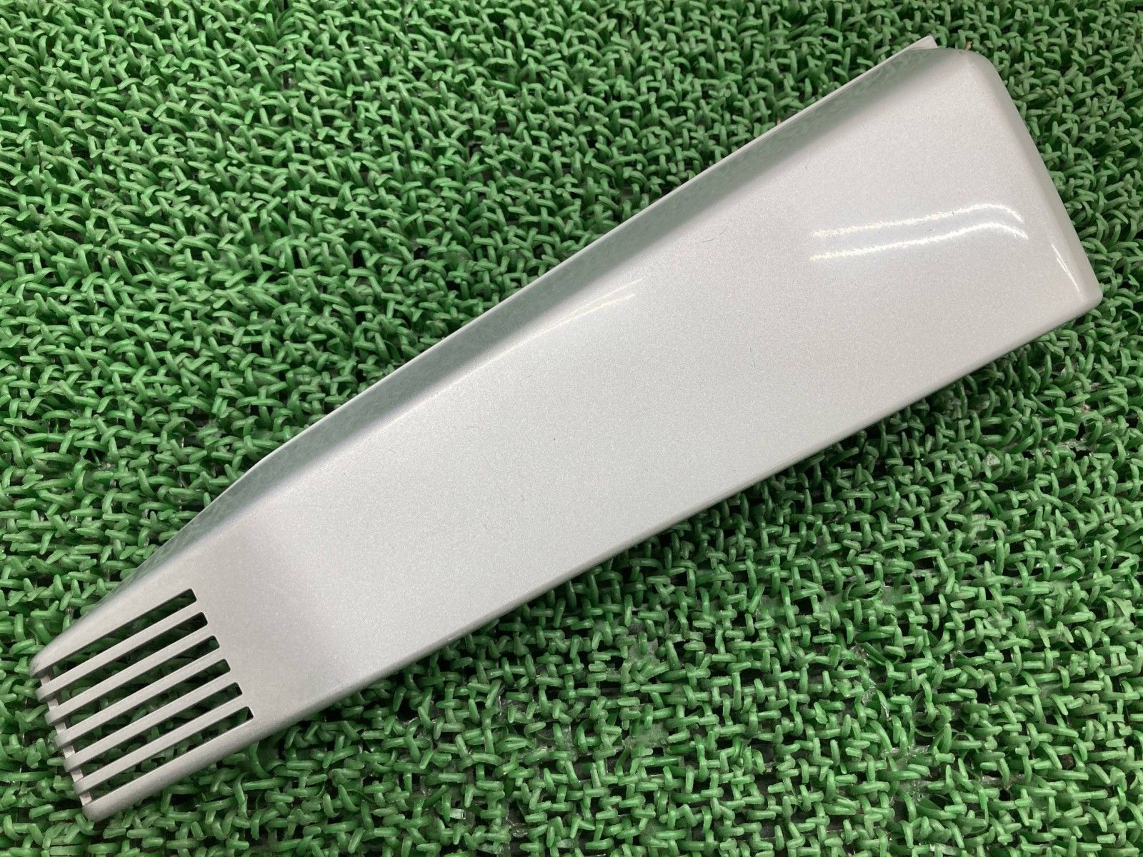 GSX1100Sカタナ サイドカバー 右 銀 49300 スズキ 純正 バイク 部品 GU76A 刀 KATANA 割れ欠け無し 品薄 車検 Genuine kI