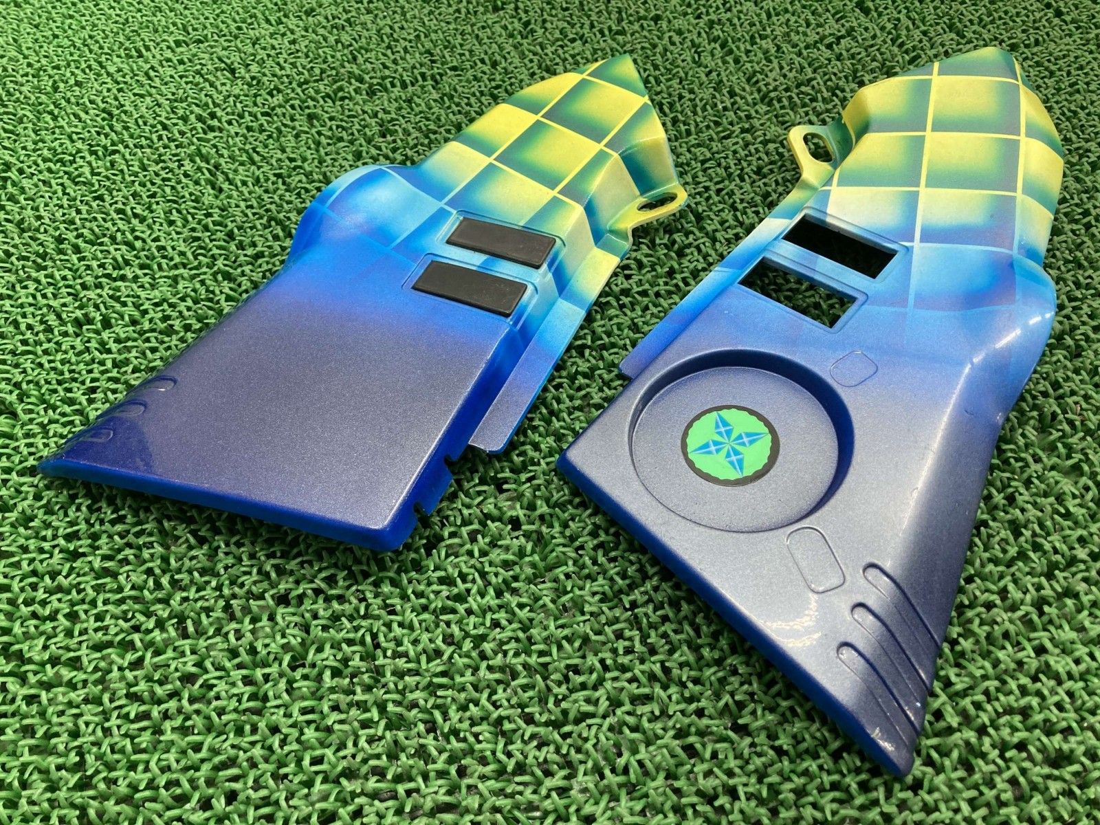 GSX1100Sカタナ サイドカバー 左右 49300 スズキ 純正 バイク 部品 GU76A 刀 KATANA カスタム素材に ペイント素材に Mg