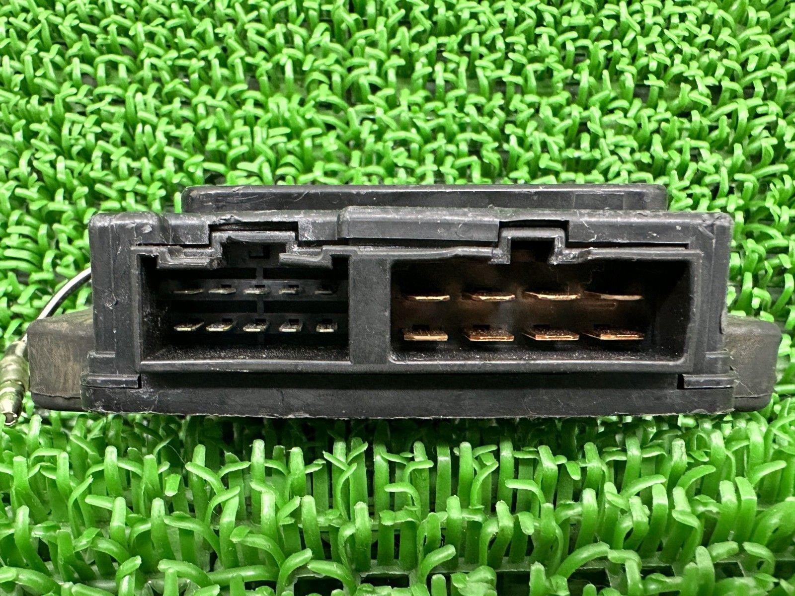 海外お取寄せ商品の通販 ZRX400 ヒューズボックス 26021-1089 カワサキ