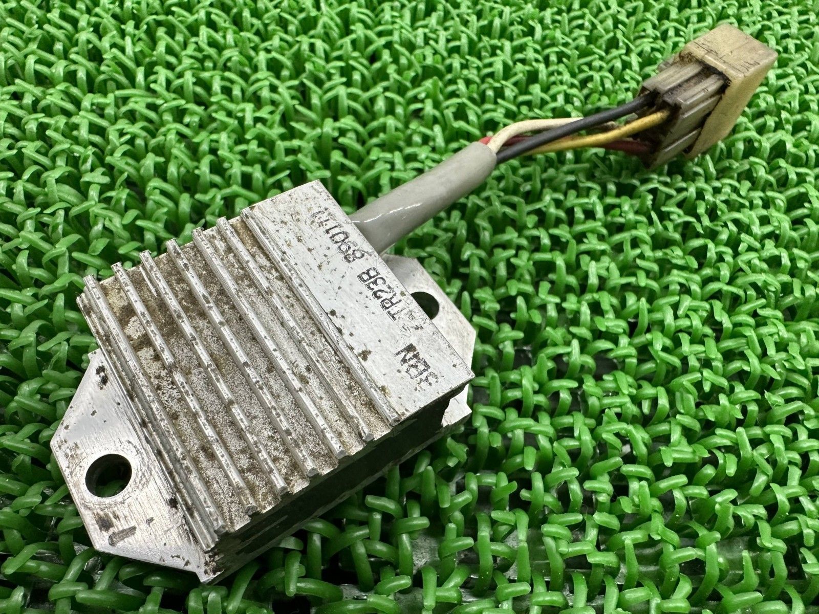 DT200R レギュレター ヤマハ 純正 バイク 部品 37F DT125R 4ピン レギュレーター レクチファイア 車検 Genuine Fp