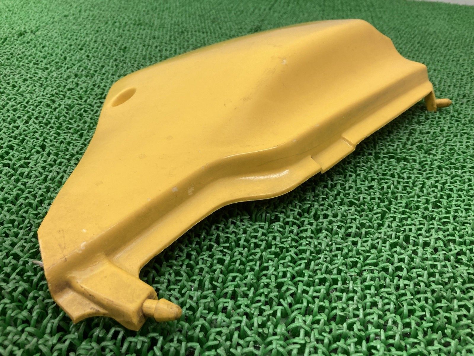 TS200R サイドカバー 右 黄 スズキ 純正 バイク 部品 SH12A サイドカウル 割れ欠け無し 品薄 品 車検 Genuine Vr