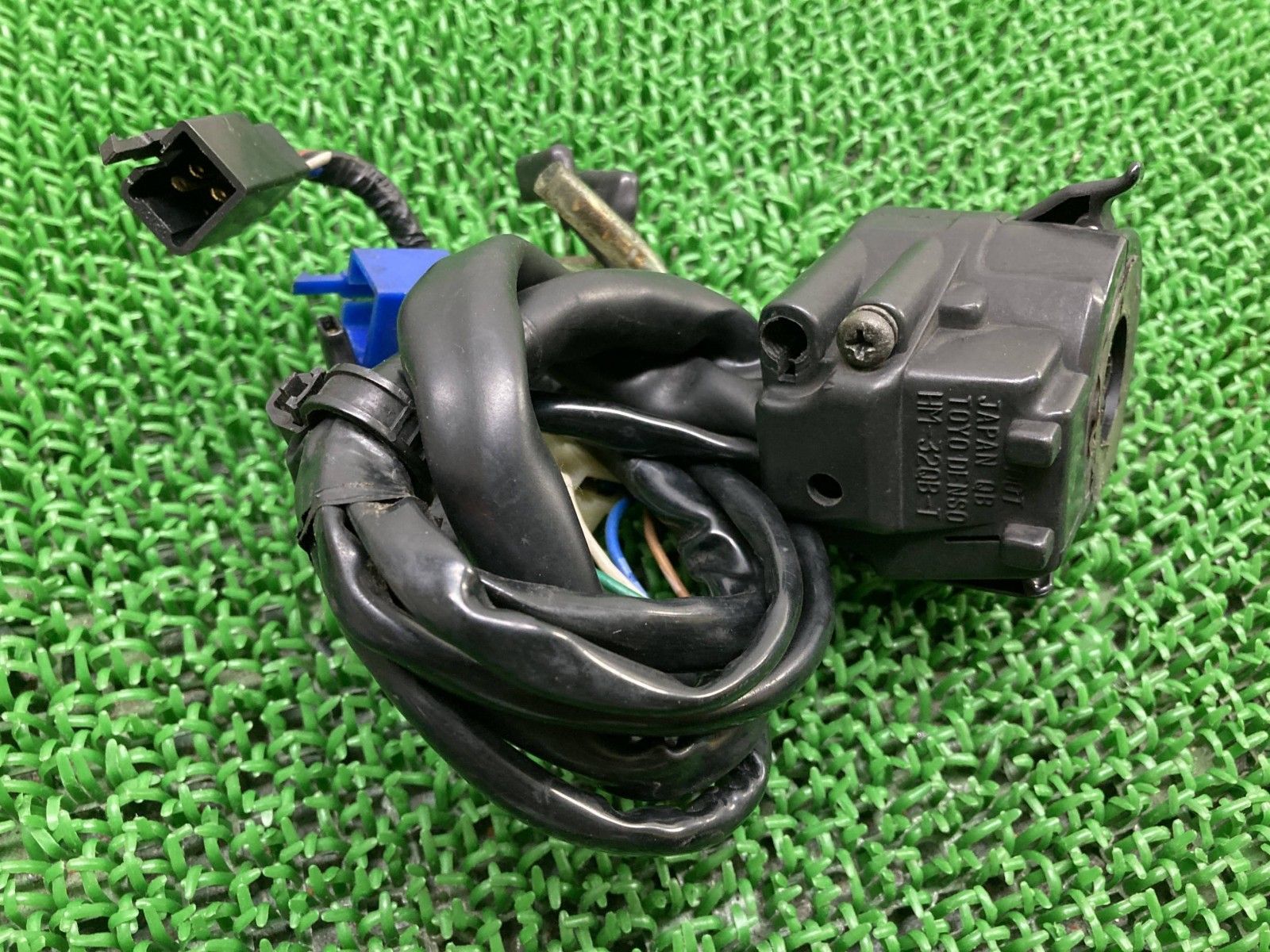 CB400SF ハンドルスイッチ 左 HM-32QB-T ホンダ 純正 バイク 部品 NC31 スイッチボックス 割れ欠け無し 品薄 品 kI