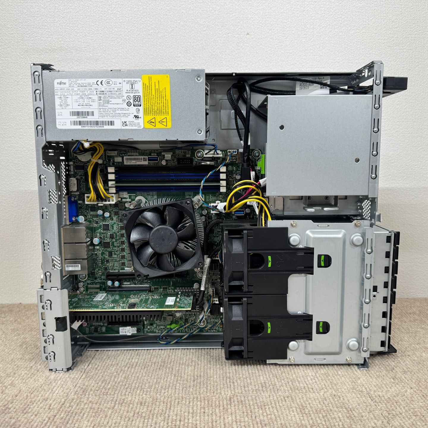 富士通 Fujitsu PRIMERGY TX1320 M5 SFF 8Bay Xeon E-2324G | 16GB | 600GB x3 | PRAID CP500i SV248 VETTDRUCK_DE