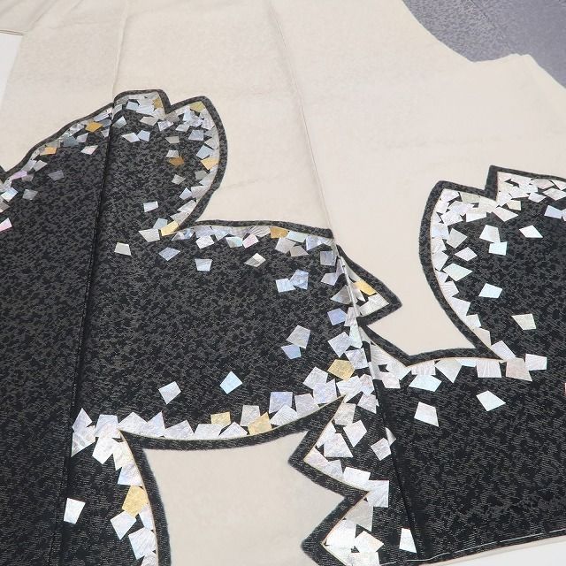 纏えば気分華やぐ 桜と箔の煌めき