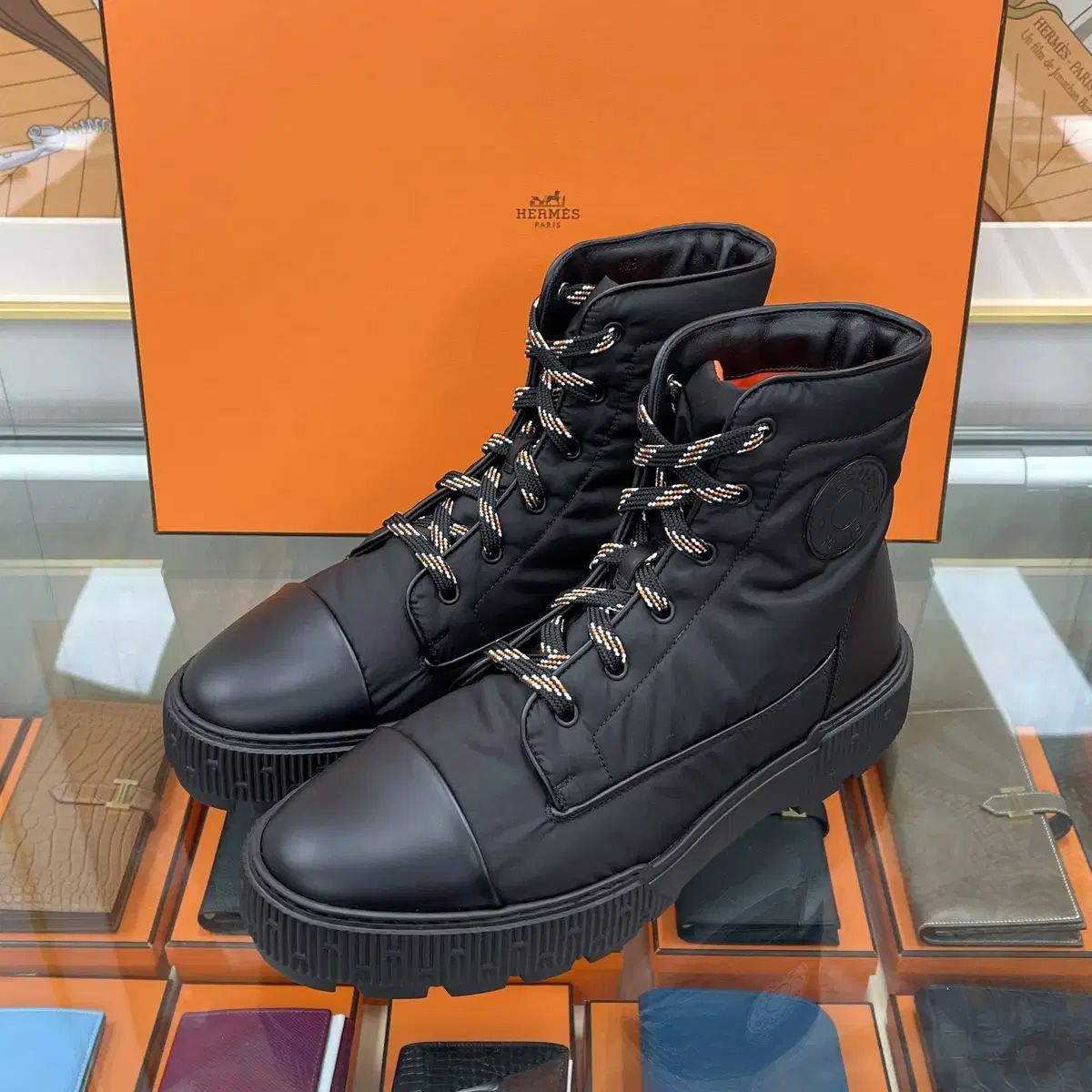 エルメス フレッシュ パラシュート アンクル ブーツ ブラック H 222960