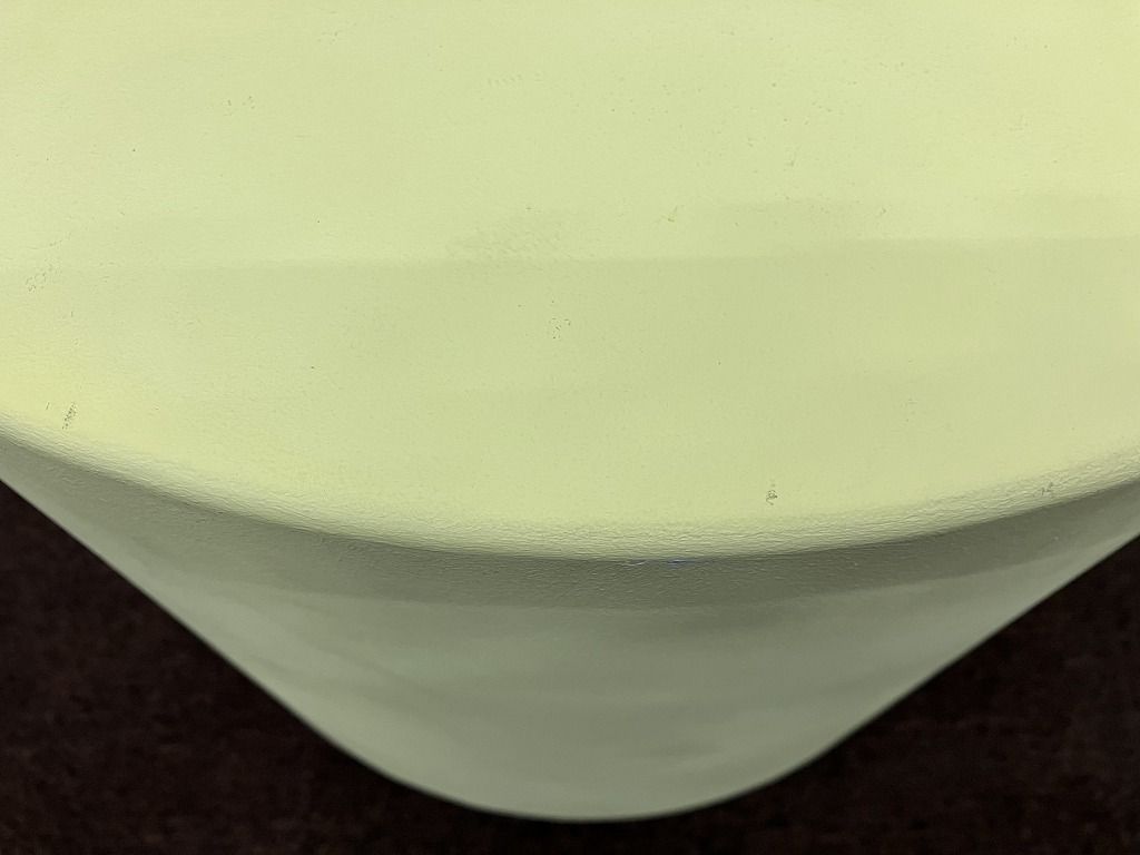 円柱の展示台 薄い黄色 ロータイプ MARWIL-DEMENAGEMENTS_CH