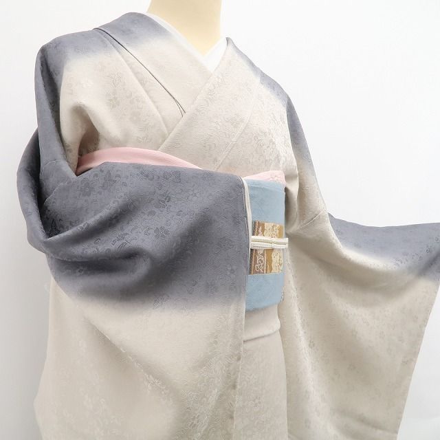 暈し 唐花唐草地紋