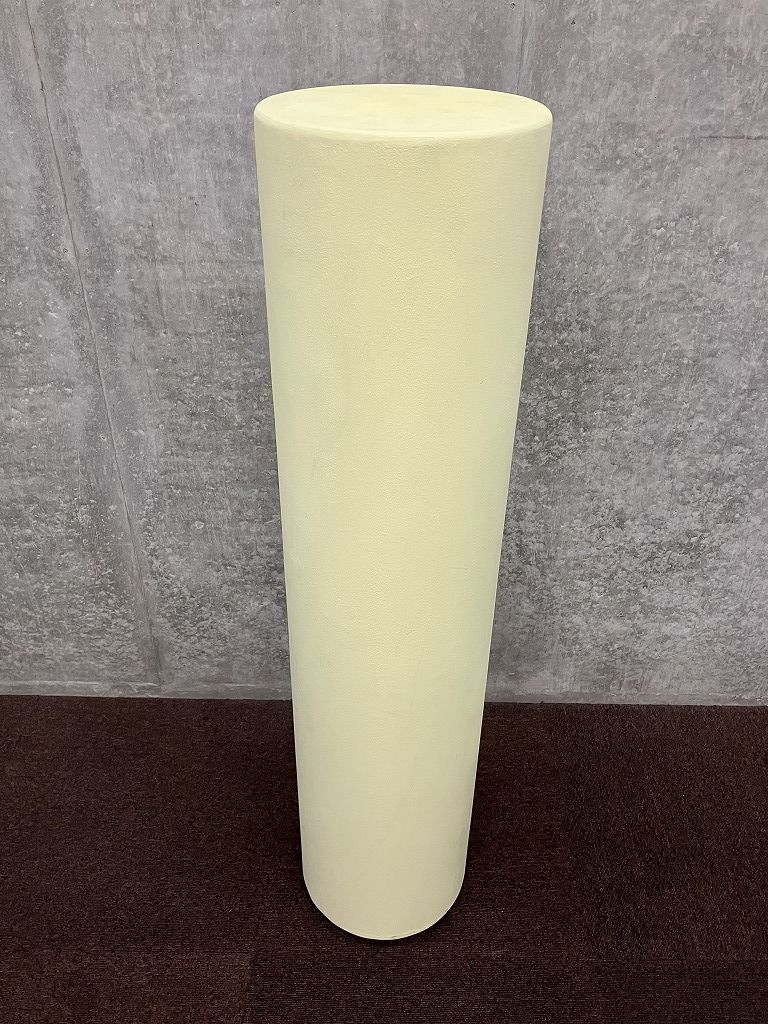 円柱の展示台 薄い黄色 ハイタイプ