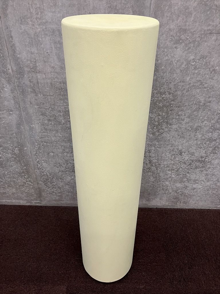 円柱の展示台 薄い黄色 ハイタイプ MARWIL-DEMENAGEMENTS_CH