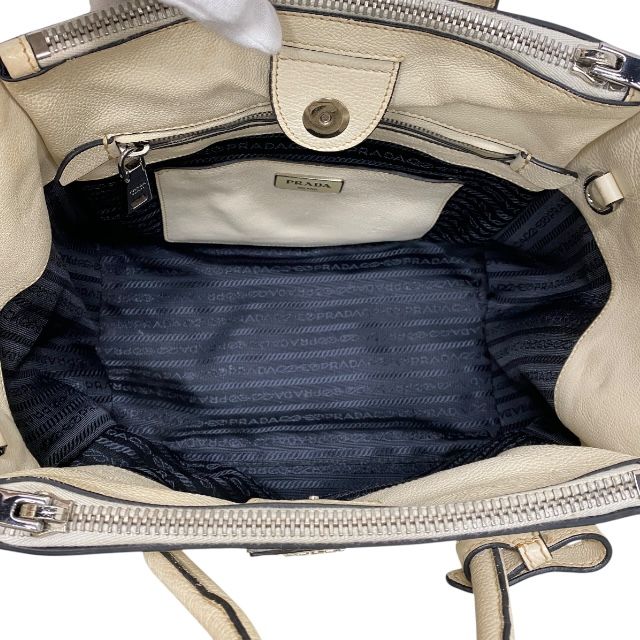 プラダ ハンドバッグ