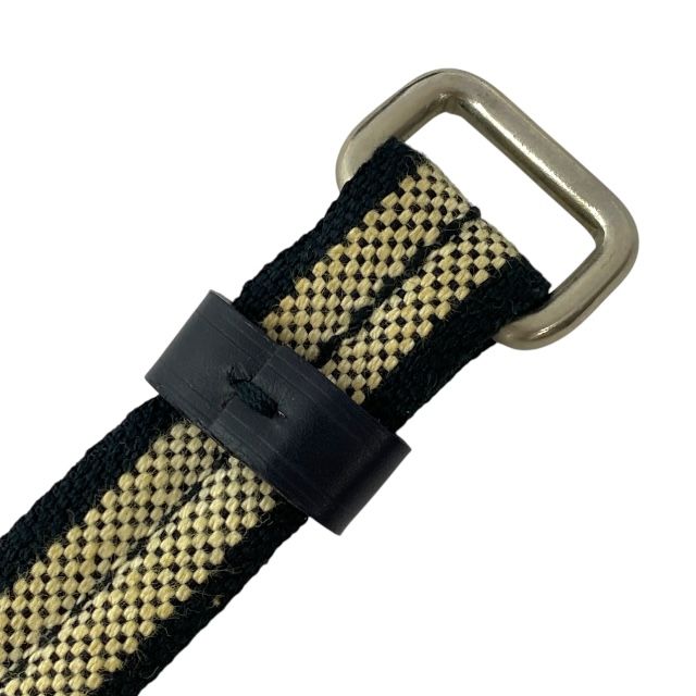 ユニセックス向け実用的デザイン