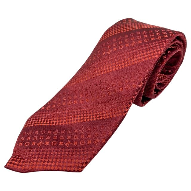 ルイ ヴィトン ネクタイ レギュラータイ クラヴァット マイクロダミエ モノグラム ロゴ シルク ボルドー 光沢感 LOUIS VUITTON メンズ 人気 定番 感 上品 ビジネス